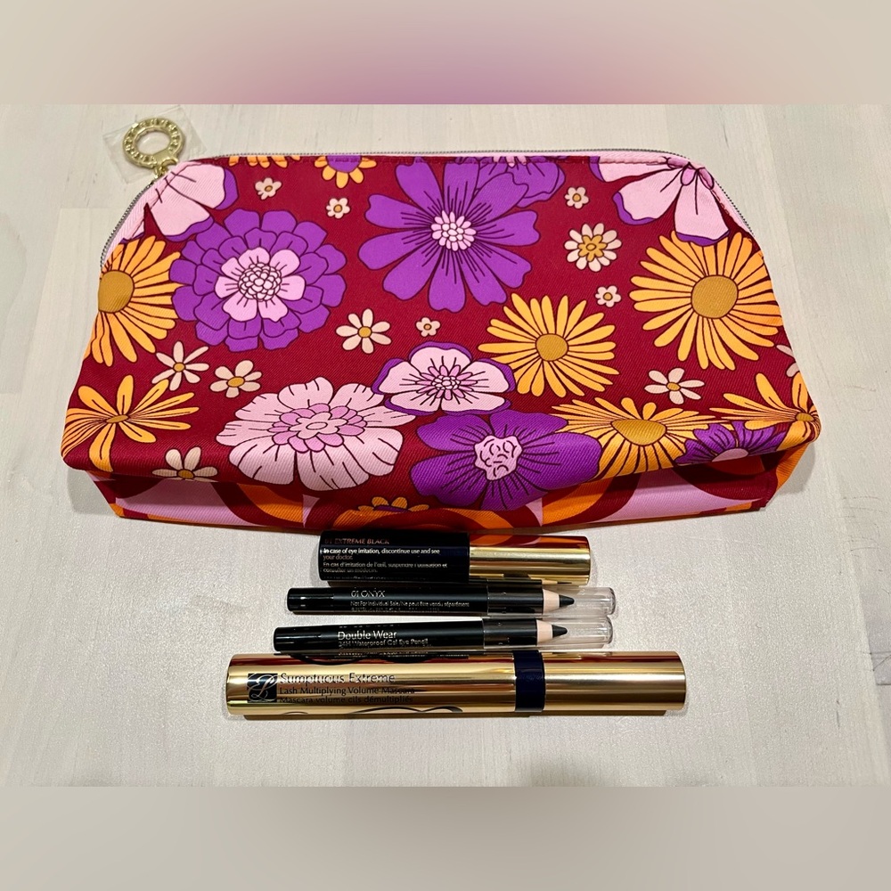 New 5-piece Estée Lauder set mascara eyeliner & cosmetic bag